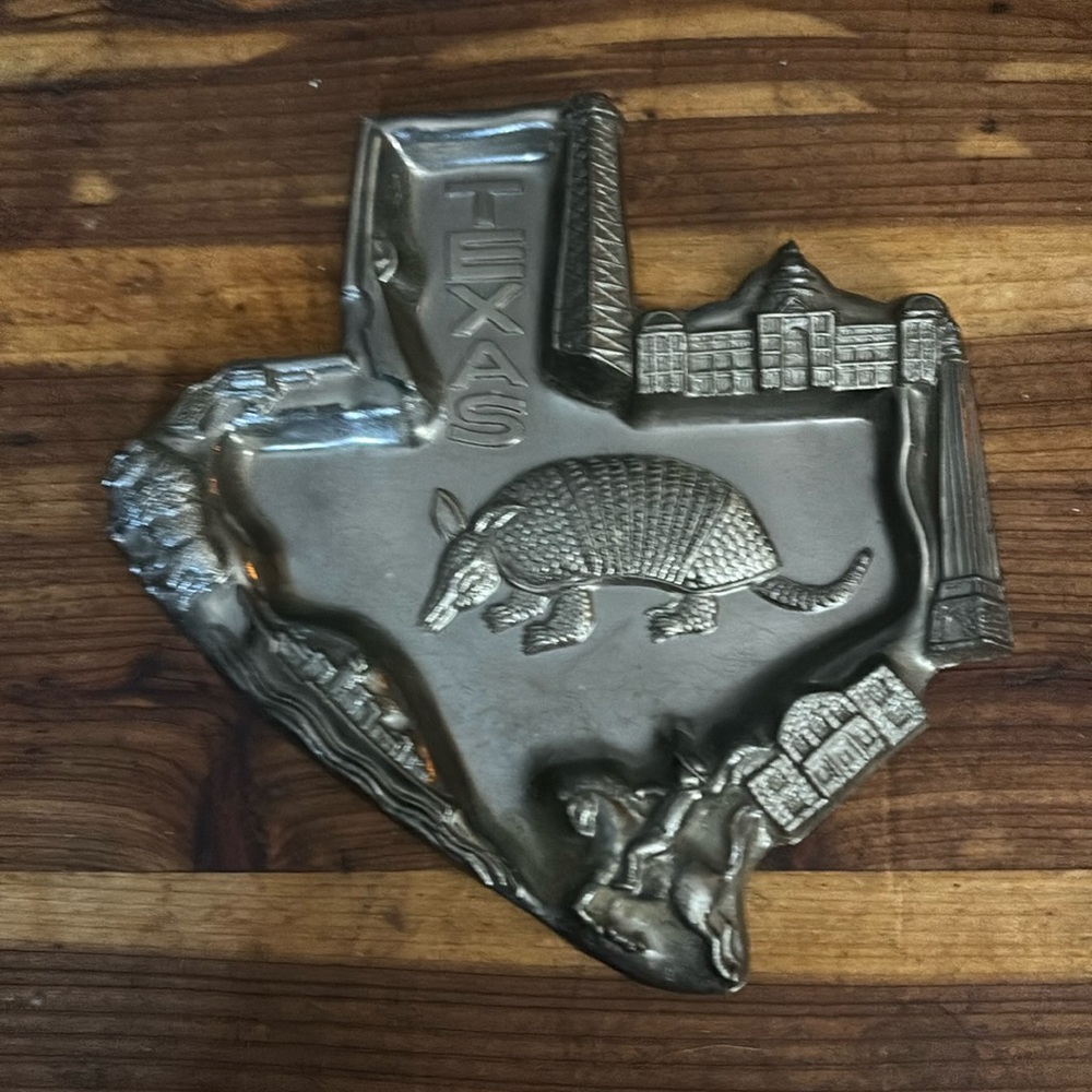 RARE! Texas State Shaped Metal Souvenir Ashtray Coin Dish Embossed Landmarks
